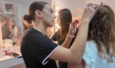 También se imparten técnicas de maquillaje, entre otros tratamientos faciales y corporales.  // CharryTV