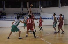 Salto inicial en el partido que enfrentó a los dos primeros clasificados de la L.B.A. // CharryTV