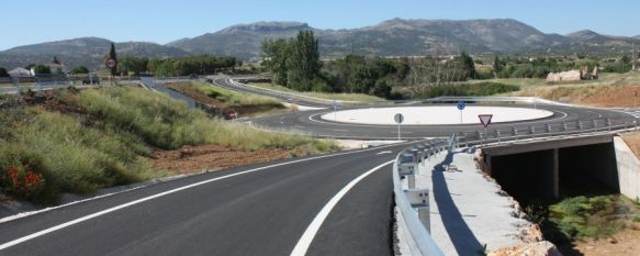 La alcaldesa pide a la Junta la apertura de las rotondas de la Cruz de San Jorge antes de feria, Técnicos del Ayuntamiento y de la Consejería de Fomento estudiarán una solución para poner en marcha este servicio, 13 Aug 2012 - 16:54