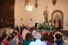 Los devotos de la Virgen de la Cabeza la acompañaron con sus cantos durante el camino. // CharryTV