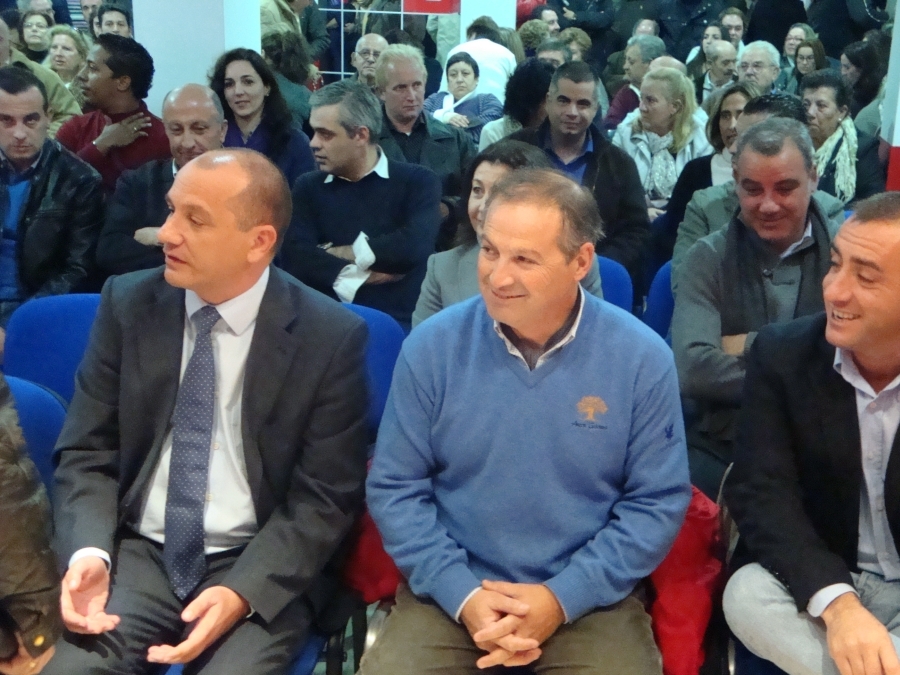 El Secretario General Local, Francisco Cañestro, junto al Alcalde, Antonio Mª Marín Lara, en la asamblea informativa del pasado sábado.