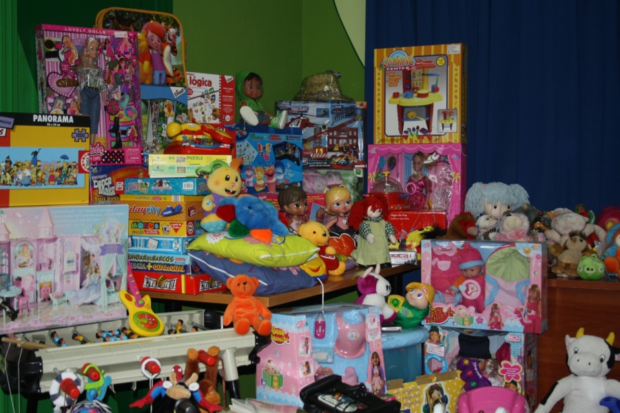 Los juguetes han sido donados por familias rondeñas para esta campaña.