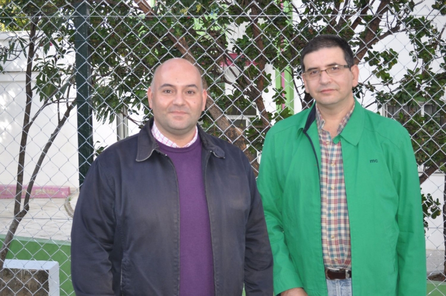 Paco Mena, a la derecha del Hermano Mayor de La Columna, Alfonso García.