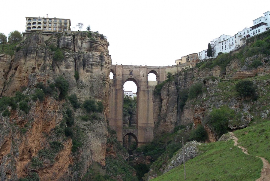 Desde las 10:00 y hasta las 13:00 horas quedará cortado el tráfico en el Puente Nuevo.