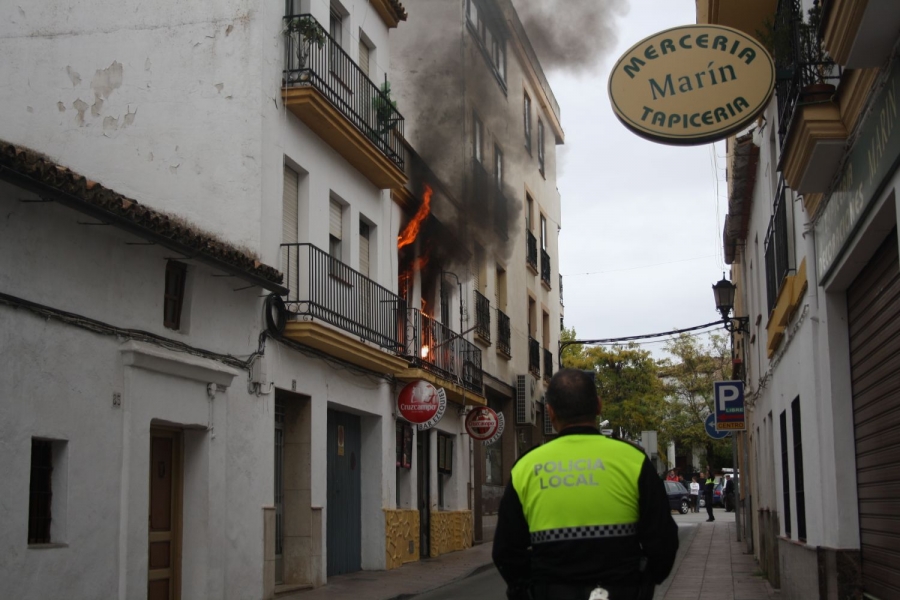 El fuego se inició en la sala de estar de esta vivienda del tramo alto de calle Infantes.