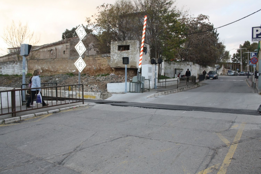 También se trató la supresión de los dos pasos a nivel aún existentes en el casco urbano.