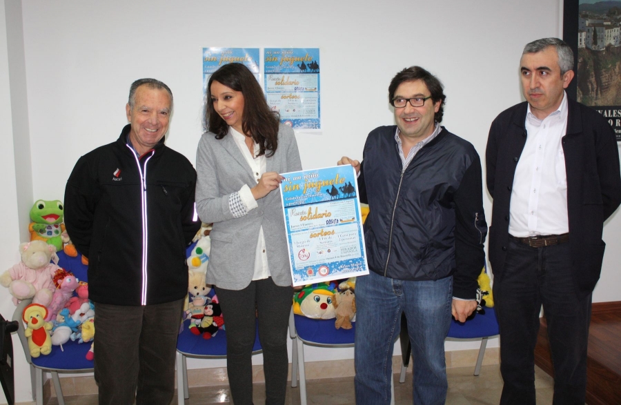 La delegada Concha Muñoz presentó la campaña acompañada de un grupo de empresarios.