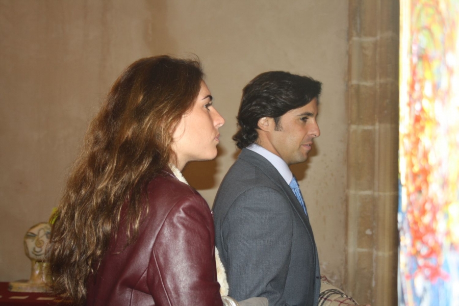 Lourdes Montes y Francisco Rivera, en el acto en el que Antonio Sánchez Gómez, fundador de la revista ¡Hola!, fue nombrado Hijo Predilecto de la ciudad.