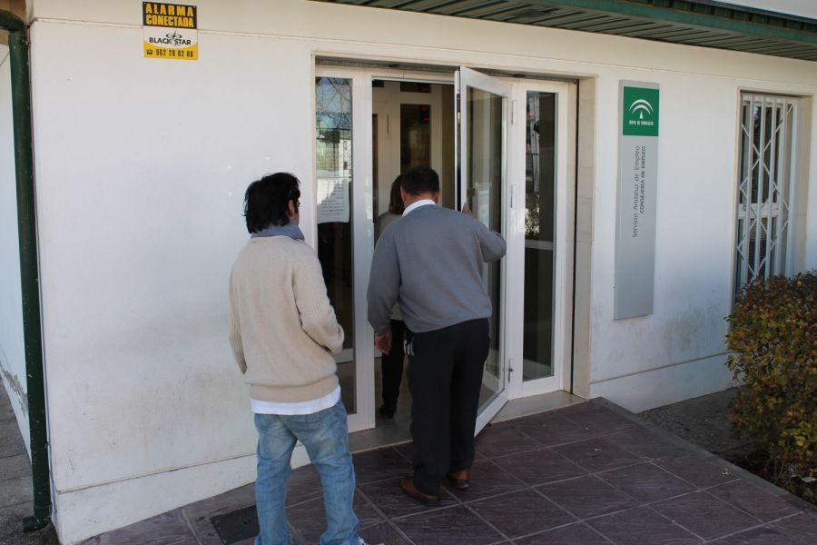 Por primera vez en lo que va de año el número de desempleados en la ciudad ha disminuido.
