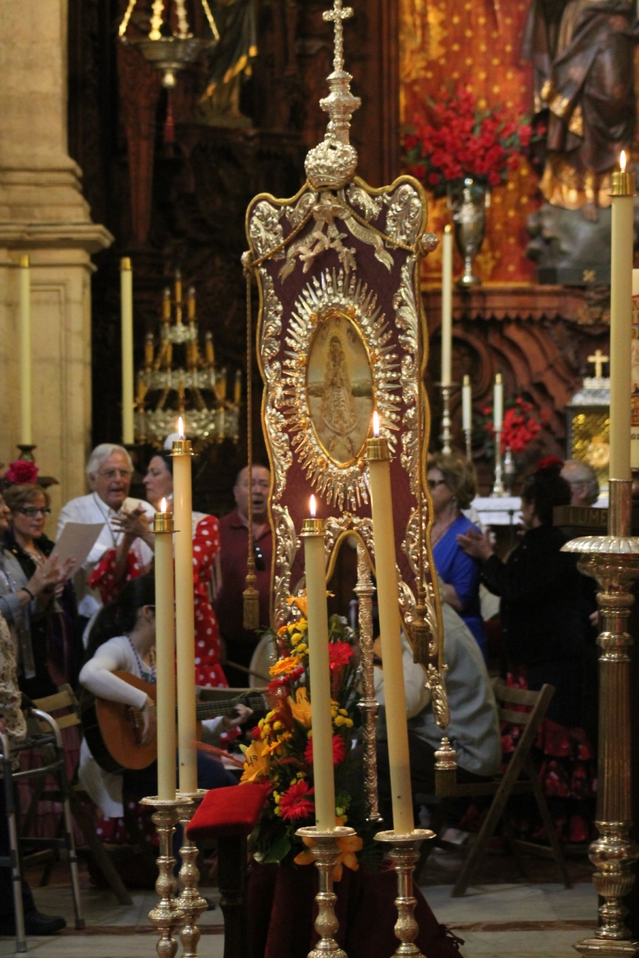 El Consiliario de la Hermandad, Salvador Guerrero, ofició la Misa de Romeros que dio inicio al camino.