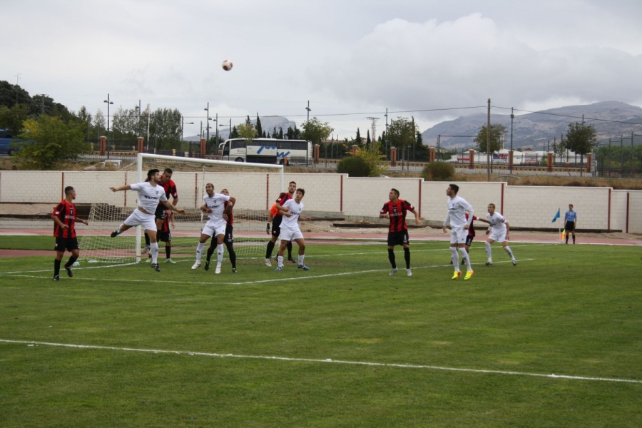 La victoria permite a los rondeños sumar su punto número 999 en Tercera División.