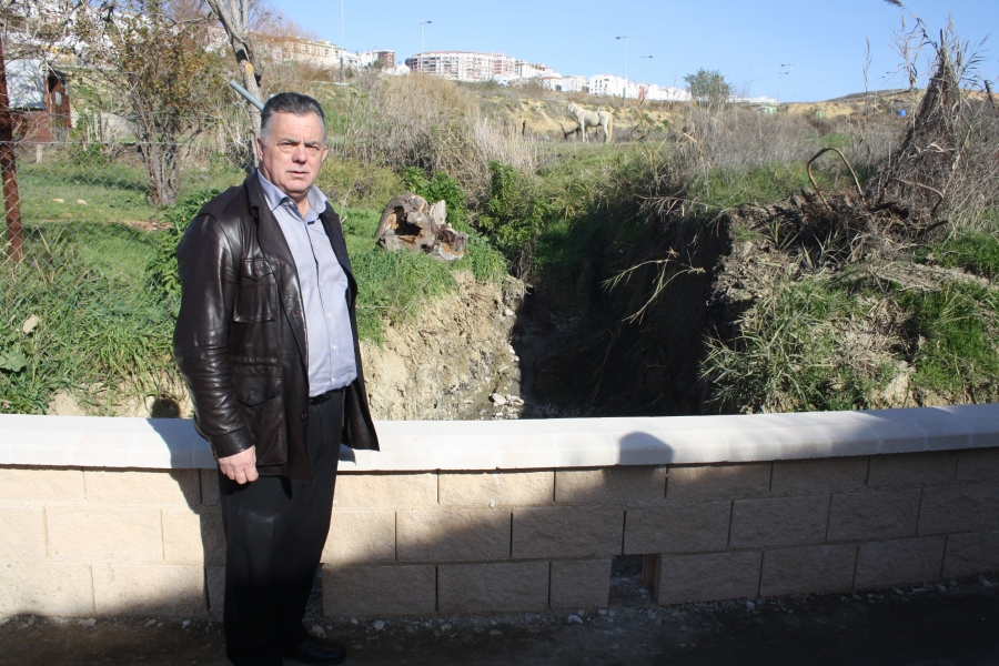 López, en una de sus comparecencias ante los medios durante su etapa como edil del Consistorio rondeño.