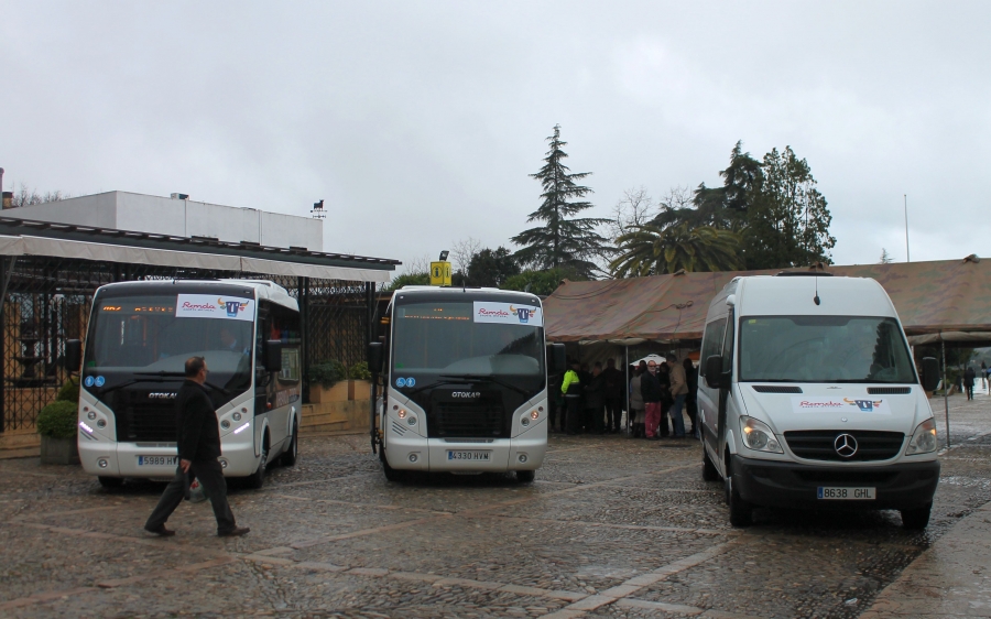 Los vehículos han sido presentados esta mañana en los jardines de Blas Infante.