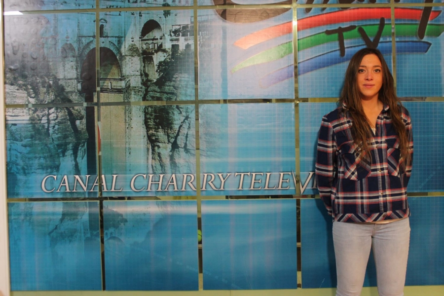 Lucía visitó ayer los estudios de Canal Charry TV.