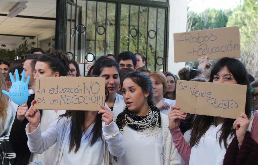 Los jóvenes han expresado su disconformidad ante el cese de Juan Bosco Trigueros.