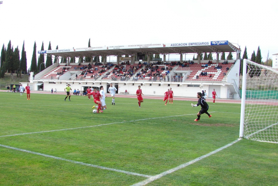 Los jugadores rondeños se toparon con un inspirado García.