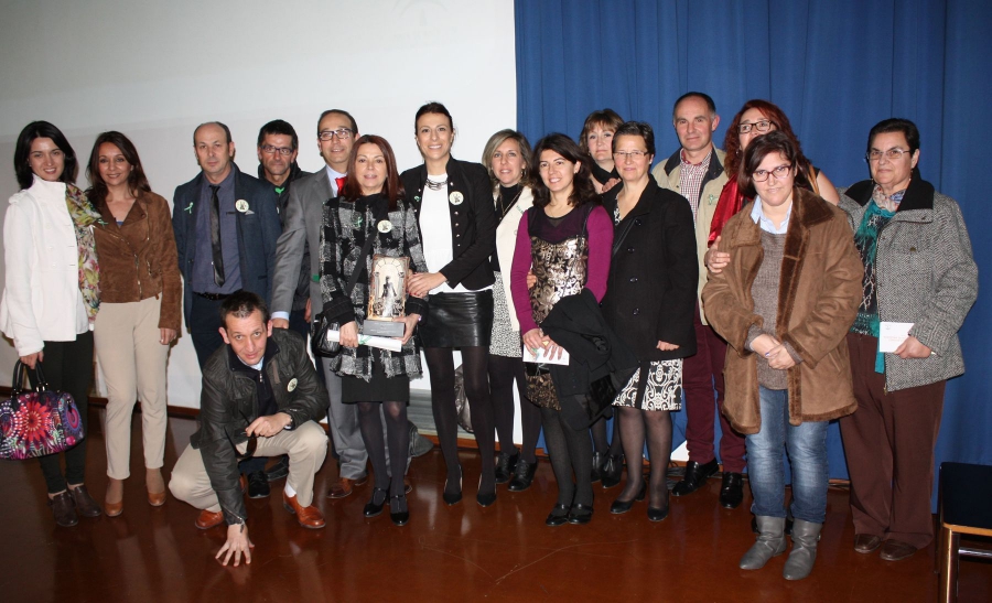 Miembros de ASPRODISIS y representantes municipales tras el acto celebrado en Málaga.