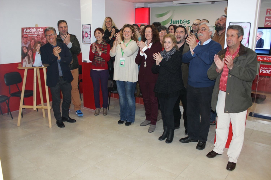Los socialistas rondeños celebraron la victoria de Susana Díaz en la Casa del Pueblo.