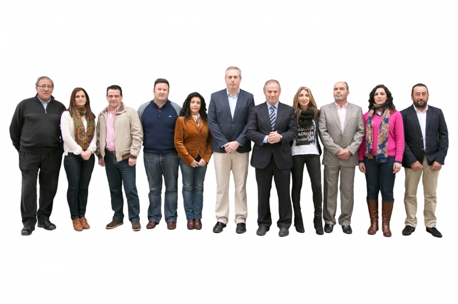 Marín Lara, flanqueado por varios de los candidatos de su lista electoral.