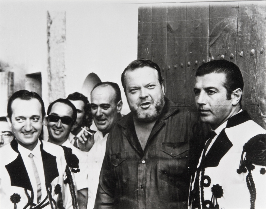 Welles, a la izquierda, acompañado por Antonio Ordóñez durante una de sus visitas a la Ciudad del Tajo.