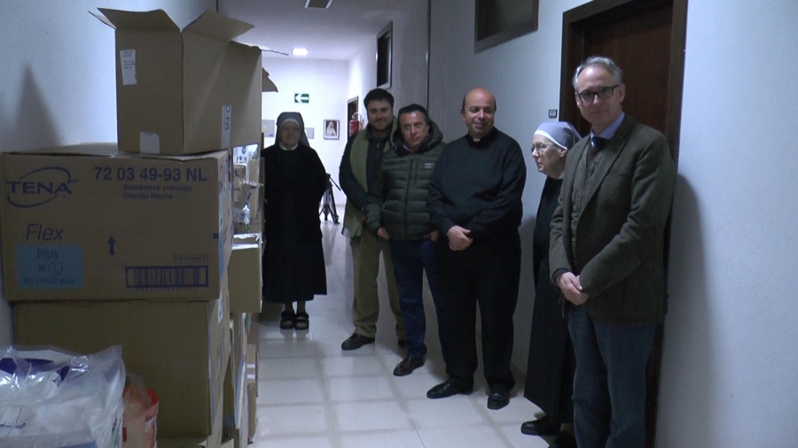 El compromiso de la Hermandad es llevar nuevo material a la residencia.