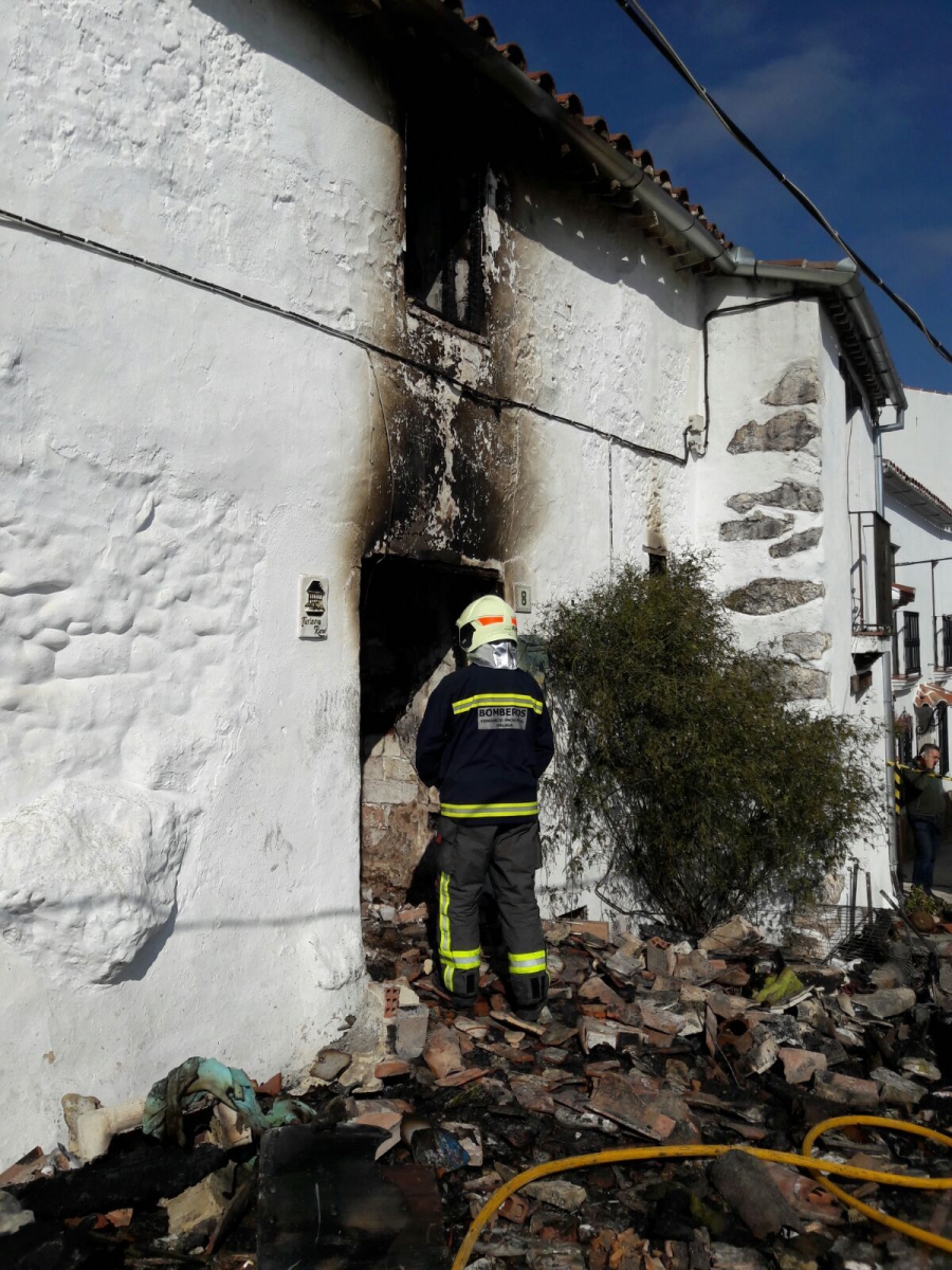 Foto del incendio registrado en Benadalid.