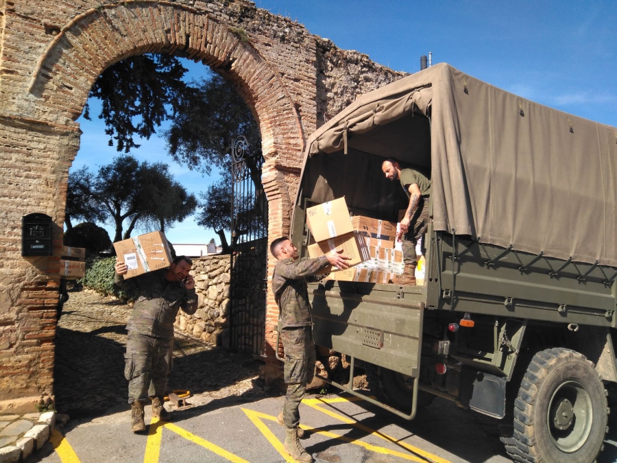Los legionarios han cargado esta mañana todo el material