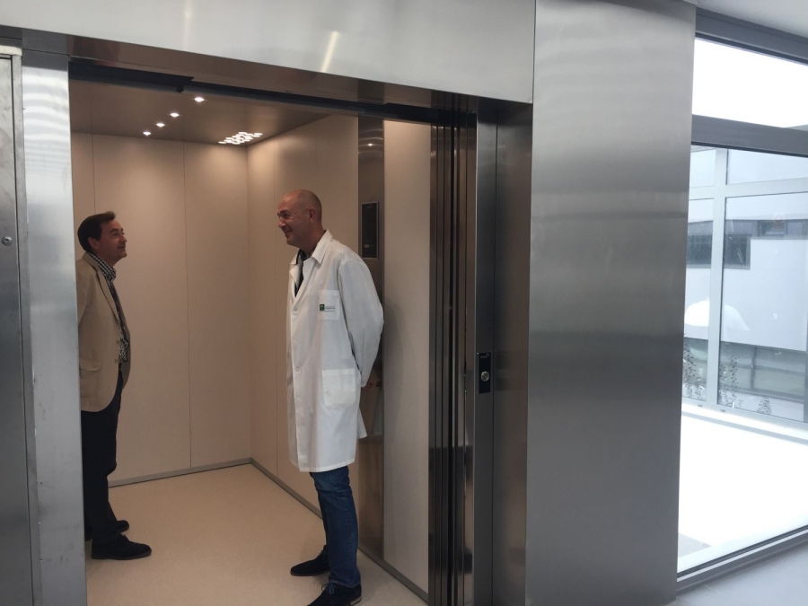 El nuevo ascensor montacamas tendrá un uso exclusivo para el traslado de pacientes.