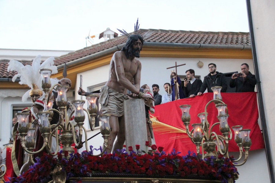 Nuestro Padre Jesús en la Columna, en el momento de su salida procesional