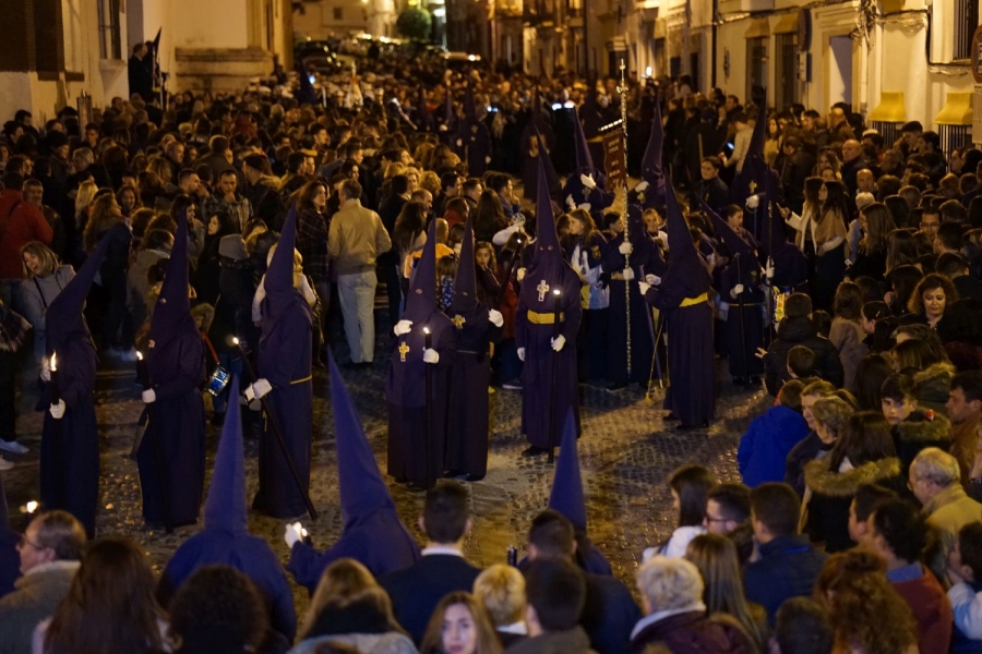 Numerosos fieles han acompañado a la Hermandad de Padre Jesús