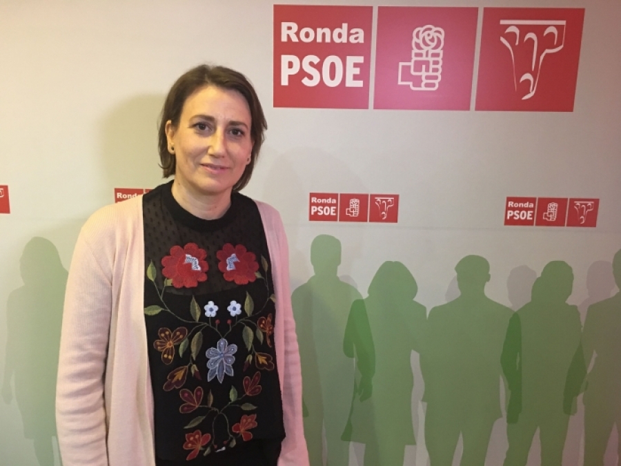 La candidata socialista sostiene que acabará con las restricciones al tráfico en el Puente Nuevo