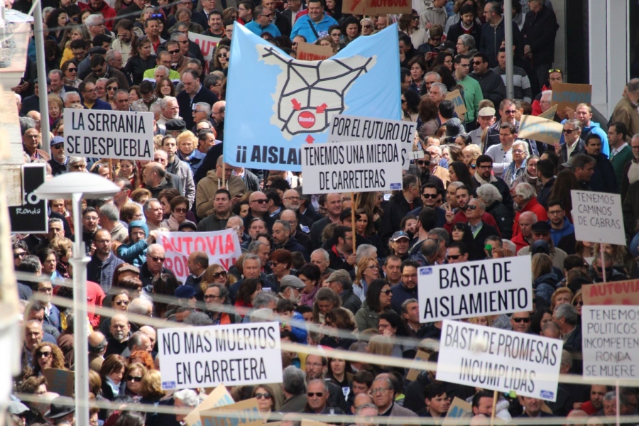 Imagen de la manifestación celebrada el pasado 29 de abril para exigir a las administraciones mejoras en las carreteras