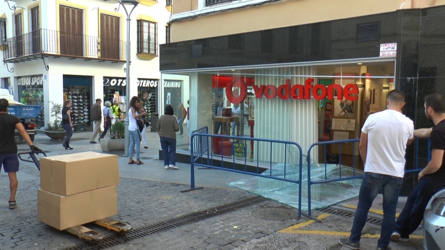 La Policía Local ha acordonado la zona y la Policía Nacional investiga el robo