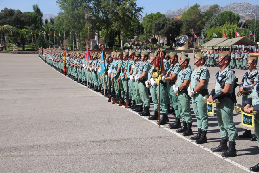 Un grupo de Caballeros Legionarios durante la Formación Militar conmemorativa