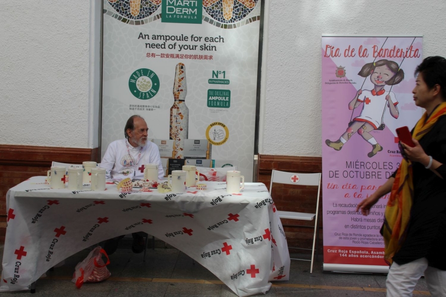 El Presidente de la Asamblea de la Cruz Roja, Antonio Lasanta, durante la jornada solidaria
