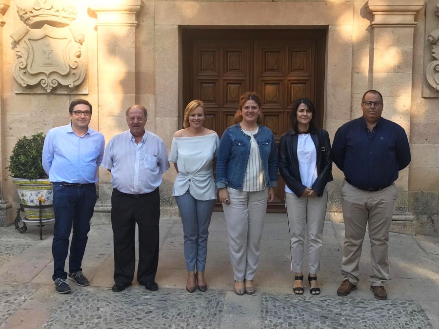 De izquierda a derecha, David Verdú, Rafael Cañestro, Mª José Sánchez, Teresa Valdenebro, Emilia Garrido y José Luis Gamarro
