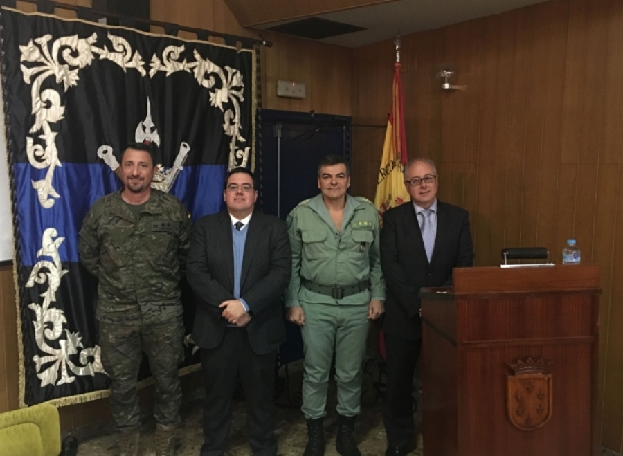 De izquierda a derecha, el Teniente Coronel Jefe de la USAC, José Luis Carrasco; Alfonso Espuche, director provincial del SEPE; Ramón Armada, Coronel Jefe del 4º Tercio y Manuel Pérez, subdirector provincial del SEPE