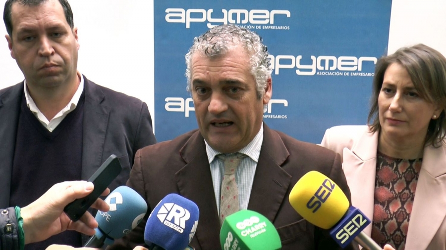 El consejero de Empleo de la junta de Andalucía ha corroborado que la construcción de una autovía repercutiría positivamente en la empleabilidad de la comarca.