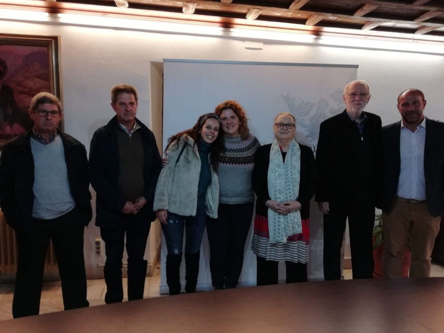 Desde que supo del accidente de los cooperantes rondeños en India, la presidenta de la fundación, Anna Ferrr, ha explicado que deseaba conocer a sus familiares en recuerdo y agradecimiento de su labor solidaria.