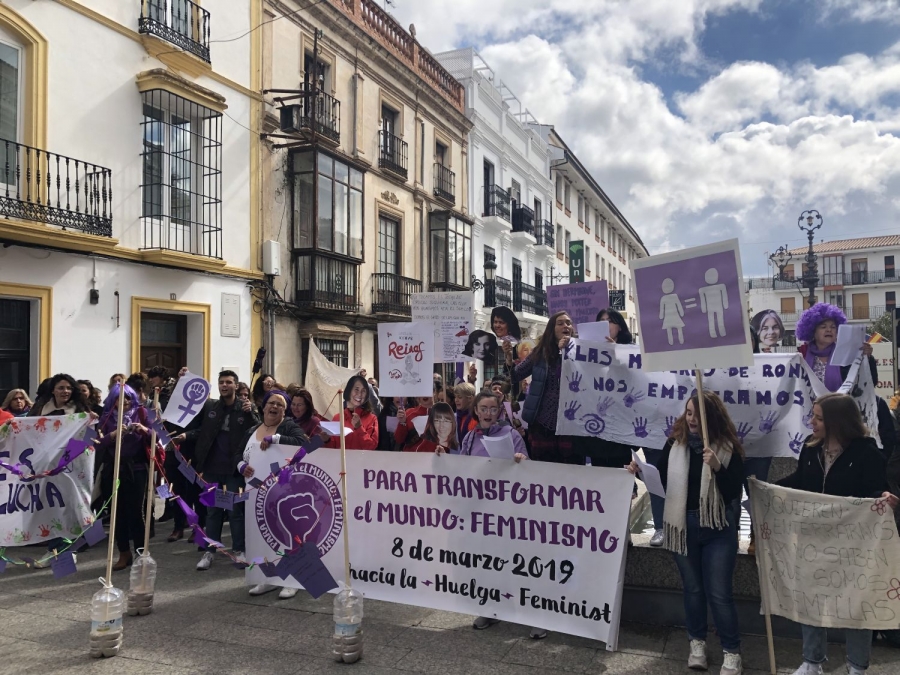 En la concentración se han entonado varios lemas en pro de la igualdad.