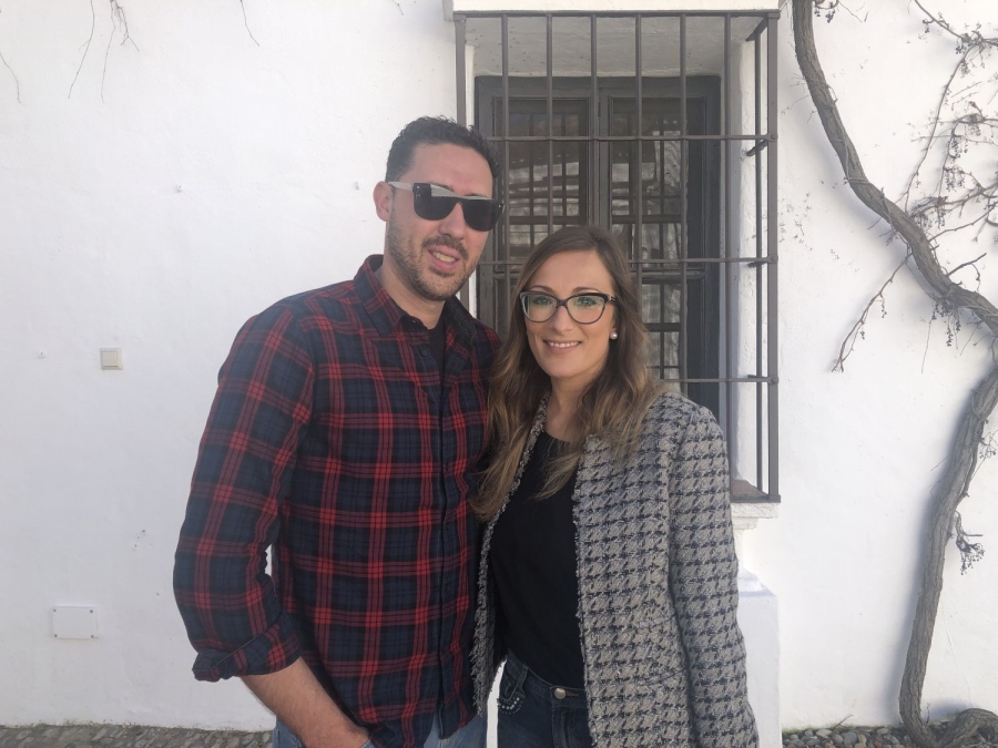 La pareja ha expresado al empresario Fran Rivera su molestia al verse obligados a cambiar la fecha de su boda.