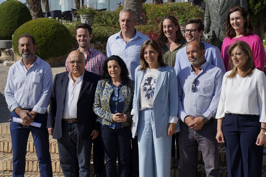Los ediles de Partido Popular y Alianza Por Ronda, posando juntos con la única ausencia de Concha Muñoz