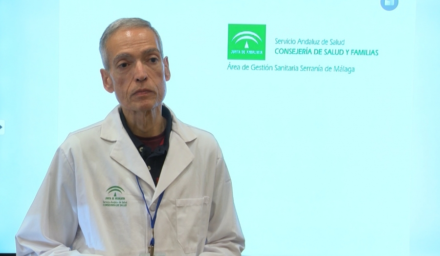 El epidemiólogo Carlos Lebrún llama a no bajar la guardia mediante el uso de métodos de barrera efectivos en las relaciones sexuales como el preservativo.