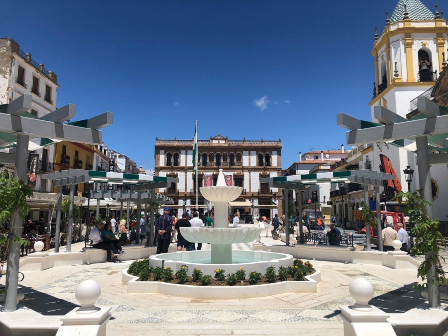 La nueva imagen de la plaza incluye zonas diáfanas y de esparcimiento y destaca la importancia de Ronda en la historia de Andalucía.