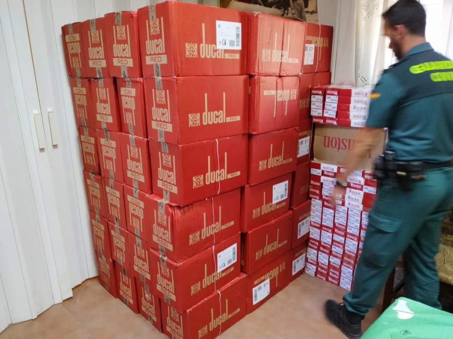 Los agentes realizaron una primera intervención a finales de mayo en la que requisaron 5.000 cajetillas de tabaco de contrabando.
