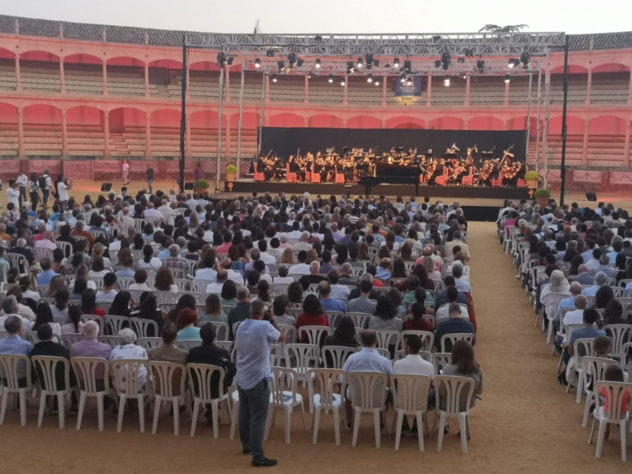 Los músicos interpretaron un repertorio protagonizado por un concierto de piano de Rachmáninov y por la "Sinfonía del Nuevo Mundo" de Dvorák.