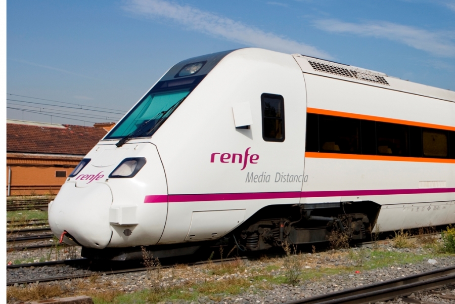 Renfe matiza que “no hay modelos de trenes asignados a ninguna provincia", pese a que las imágenes de la serie 598 se han asociado al trayecto que estos trenes realizan en Extremadura.