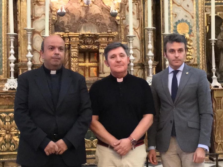 El sacerdota ha asegurado que pregonar la Semana Santa de nuestra ciudad supone "un honor" para él y ha asegurado sentirse respaldado por la comunidad cofrade.