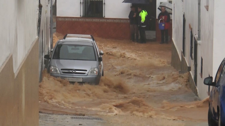 La mañana del 21 de octubre los vecinos fueron sorprendidos por las intensas riadas que atravesaban las calles.