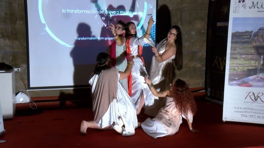 Los alumnos han preparado una representación de "teatro imagen" para dar a conocer la historia de Acinipo.
